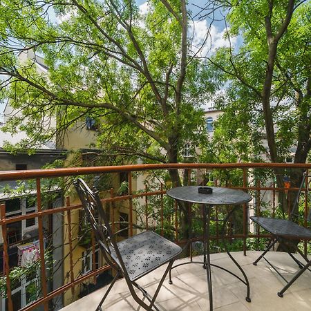 Modern Urban Escape - Old Town Apartment - By Upstairs Krakow Exterior photo