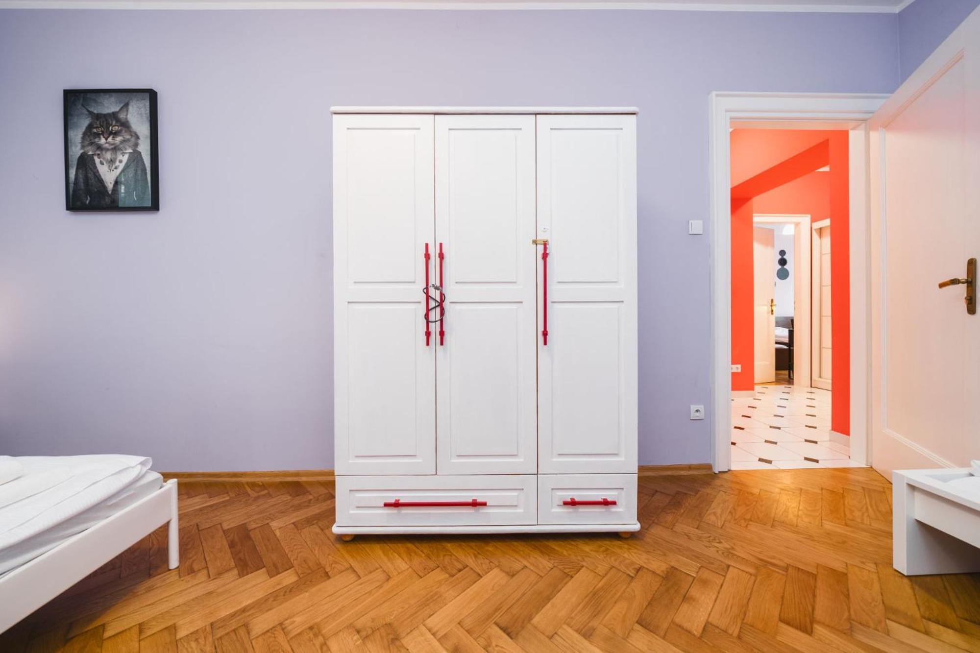 Modern Urban Escape - Old Town Apartment - By Upstairs Krakow Exterior photo